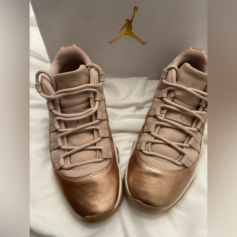 NIKE WMNS AIR JORDAN 11 RETRO - Picture 3 of 12